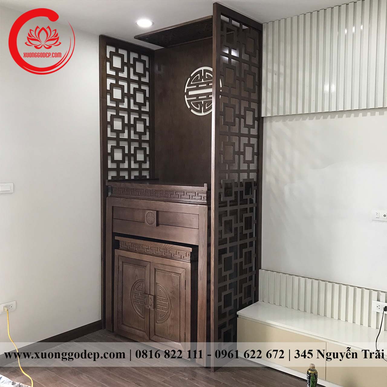 Bàn thờ đứng hợp vách CNC mẫu hiện đại